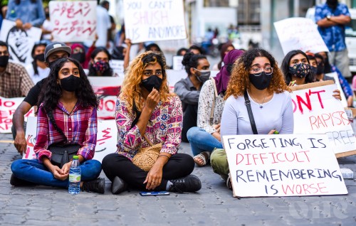 Jinsee goanaa aa dhekolhah kuri muzaaharaage therein 5 meehaku hayyaru kohfi