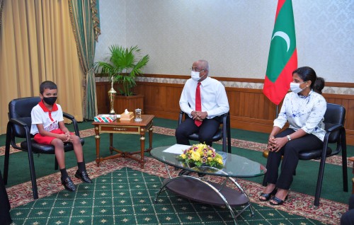 Quran hithudhas kuri 6 aharuge Aman ah Raees ge dhekanbalun hiyvaru dhevvaifi