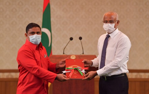 Thaareehu dhiraasaa kurumakee dharivarunge kon'dugai elhifaivaa varah muhinmu gaumee masahkkatheh: Raees