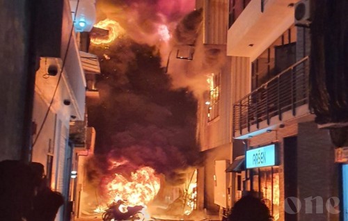 Fire at chemical storehouse in Henveiru