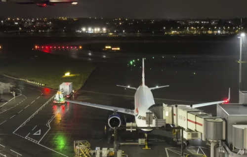 First flights land at Heathrow after airport closure causes global flight turmoil
