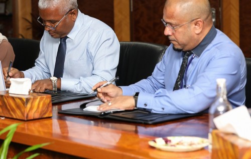 Care society ge Teacher ehge 1 aharu dhuvahuge musaara Stelco inn sponsor kohfi