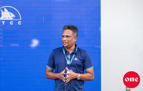 Aa bus thah genes August ge kurin Male' sarahadhugai fenvaru ran'galhu bahuge hidhumatheh dheynan: Azim