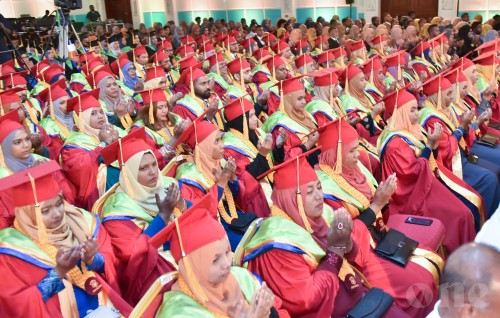 10،000  ahvureh gina dharivarunah Degree ah kiyevumuge furusathu fahikoh dhevijje: Raees