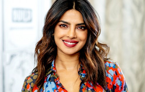 India ah eheevumah Priyanka kuramundhaa massaikathah Hollywood ge samaalukan