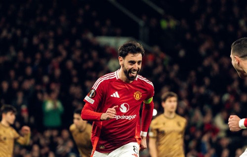 Fernandes ge hattrick aaeku United quarter ah