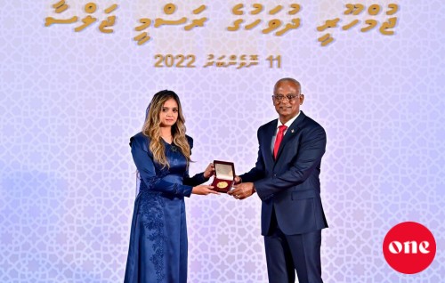 Mathee dharajaige haasa Award aai haafizunnah dhehvvaa haaswsa inaamaai medal dhevaifi