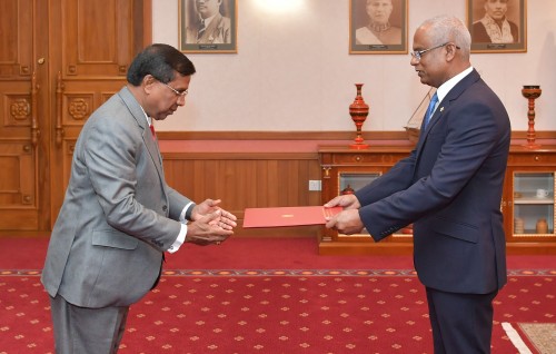 New Sri Lankan Ambassador Presents his Credentials to the President