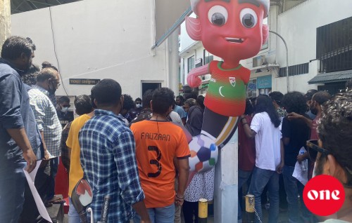 Ticket nulibigen dhivehi supporter inn ihuthijaajugai, Bassam ge isthiufaa ahvves govanee