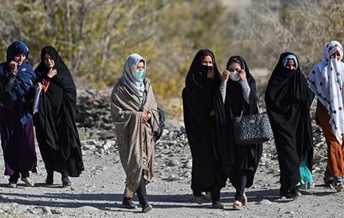 Taliban order NGOs to stop women staff from working