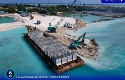 Maafushi bandharu masakkathah beynunvaa concrete galuge 2 vana shipment gengosfi
