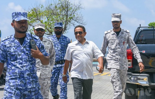 Yameen fuluhah haaziru kuranee kurin suvaalu kohfaivaa massalaehge bayaanugai soi kurumah: Vakeelun