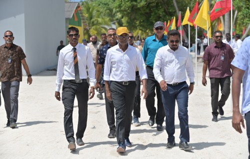 kudhi kudhi aabaadhee thakah kureege sarukaaru thakun vanee ihumaaluvefai: Raees
