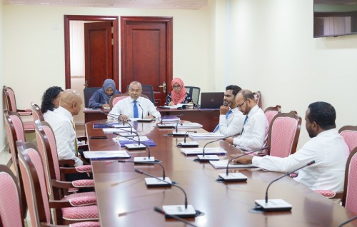 Majilis ge dhaaimee committee thakah memberunge nanthah fonuvee democrats aai PPM aai PNC in ekani
