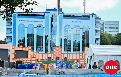 One Photo: Inthihaabee Raees Muizzu huvaakurevvumuge rasmiyyathuge fahuge thayyaareethah