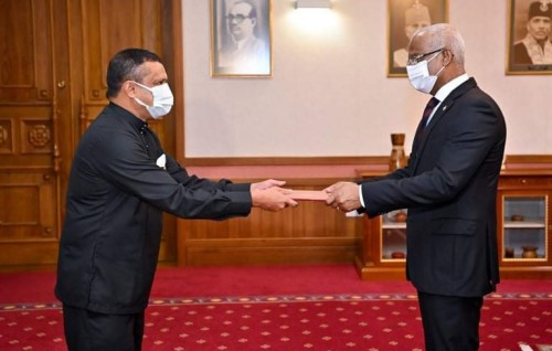 Lanka ge aa safeeru, Raees ah safeeru kamuge faiykolhu aruvaifi