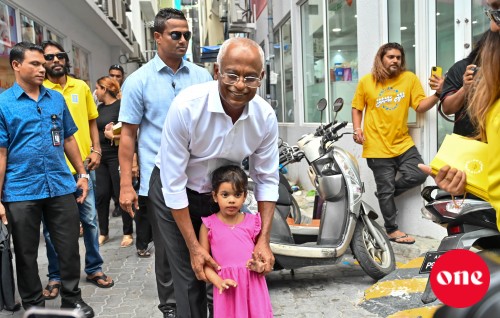 One photo: Raees Solih Male' gai dhorun dhorah