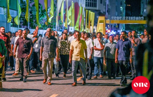Riyaasee inthihaabu kaamiyaabu kureveyne candidate aaeku member inn kuriah dhiumah Raees ilthimaas kuravvaifi