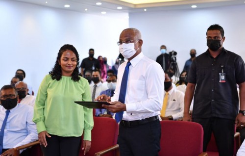 Beynun thaakun beynun iraku sarukaaru office thakah shakuvaa hushahelhey gove.mv message hidhumaiy tha'aarafu kohffi