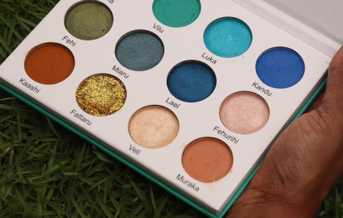 Komas beautyge moodhu palette: Raajje ge amihla makeup brand ehge furathama eyeshadow palette!
