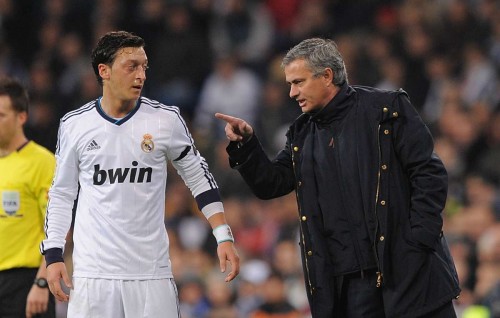 Tottenham ah kulhen jehijje nama retire vaane kamah Ozil bunumun Mourinho ge hoonu rahdheh!
