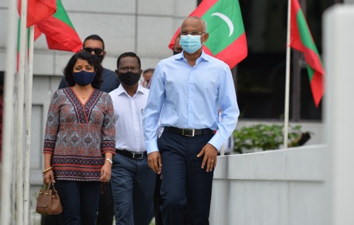 Igthisoadhee dhaairaa thah ithuru kuran sagaafee fathuruverikan aalaakurumah visnun behettun muhinmu: Raees