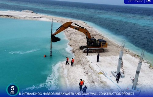 B. Hithaadhoo bandharuge masakkai October ge niyalah ninmaaleveyne: Azim