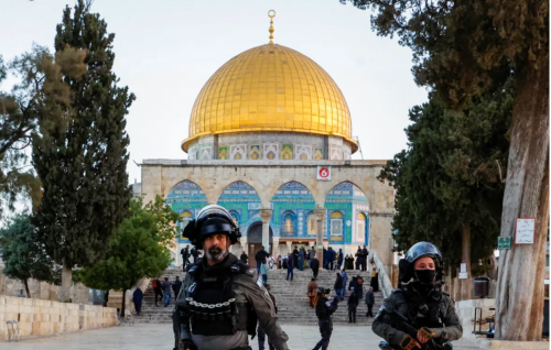 Israel in Aqsa miskithugai namaadhah thibi meehun ah dhin hamalaa Rajjein kuhveri kohfi