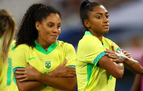 Dhuniyeyge champion Spain sissuvaalai, Brazil anhen final ah