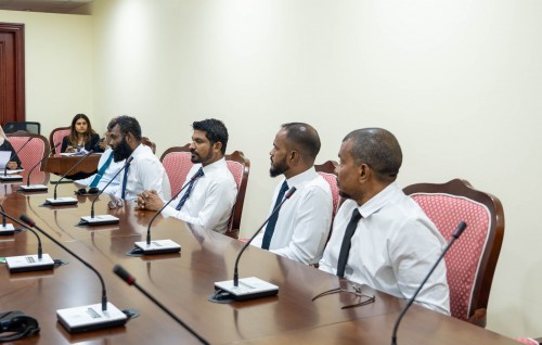 Gaanoonugai bunaa gavaidhuthah hedhifainuvaathee Education aai High Education ge verin committee ah haazirukuranee