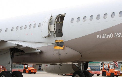 Asiana Airlines: Passenger arrested for opening plane door during South Korea flight