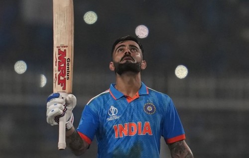 Kohli ge 35 vana ufandhuvahuge century aaeku Sachin ge record aa hamakoffi