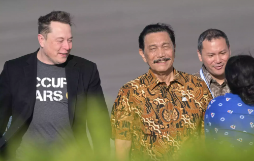 Musk arrives in Indonesia for planned Starlink launch