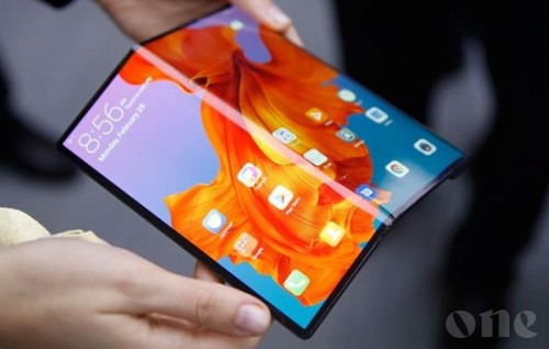 Huawei delays global launch of foldable phone by three months