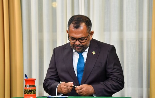 Dhe gaumuge maslahathu himeney kankamugai India aa eku masahkkai kuraanan: Zameer