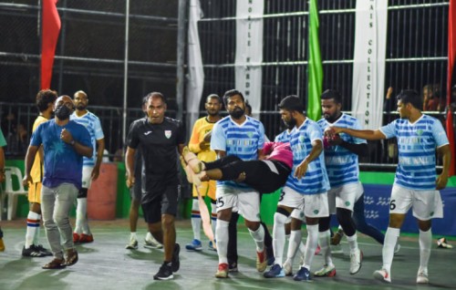 Football kulhen huttai heart attack eh jehi, fuluhunge commander aku niyaavejje