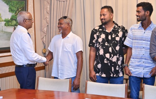 Masverikamuge dhaairaa tharahgee kuraanee iss keyolhunge mashvaraa aaeku: Raees