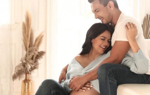 Aditya Narayan adhi Sweta Agarwal ah dhariyaku libenee