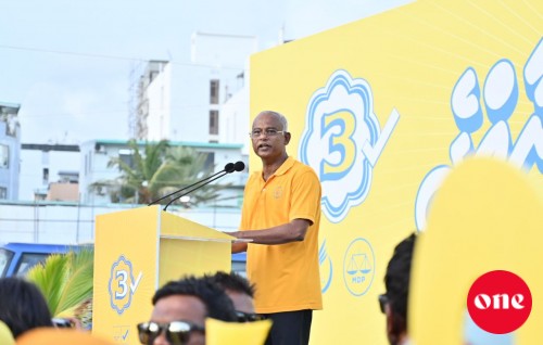 Hurihaa enmenge musthagubalu ujaalaa, haas kan'daalaa!: Raees