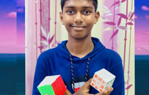 Ihavandhoo 12 aharuge kuhjjaku Rubik'scube hallukurumuge record akaa dhimaa ah!