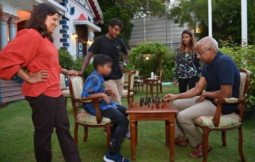 Hiyaage Kudakudhinnah Muliyaageygai Raees Solih ge roadha veehllumeh