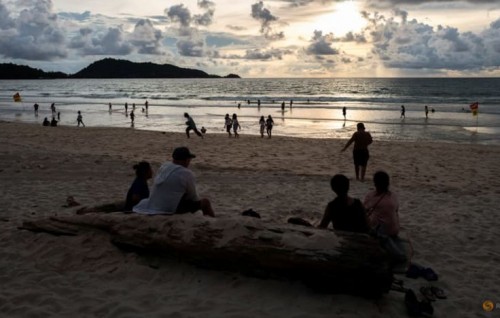 Thailand to reduce COVID-19 quarantine period, reopen to international visitors in 4 phases