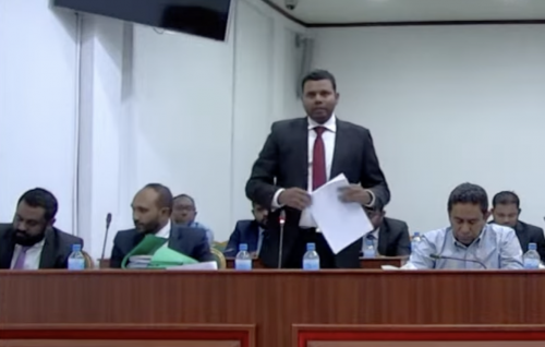 Riza ge bai vakikuran edhumun vakeelu Shiyaz ge nuruhun: Shareeaiy feshumahffahu dhauvaa vaikeh nukureveyne