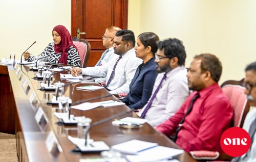 Thilafushi kaireegai oiy falhu tharaggee kuranee boat building school eh himeney gothah: Transport