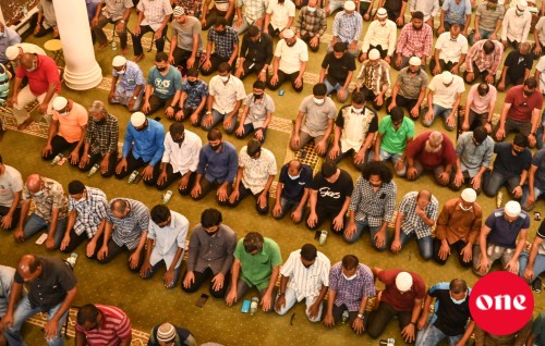 Jamaa'athugai namaadhu kuran huhdha dheyn mashvaraa kuranee