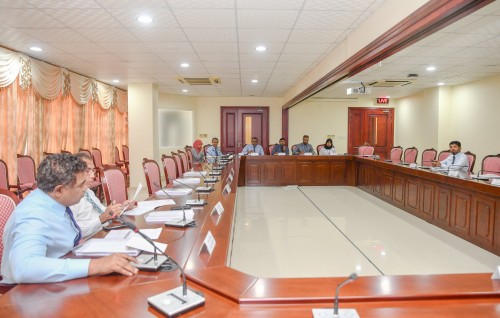 Memberunge hiyaaluthafaathuvun hoonuve, Fenakaige beyfulhun haaziru kuri committee ninmaalaifi
