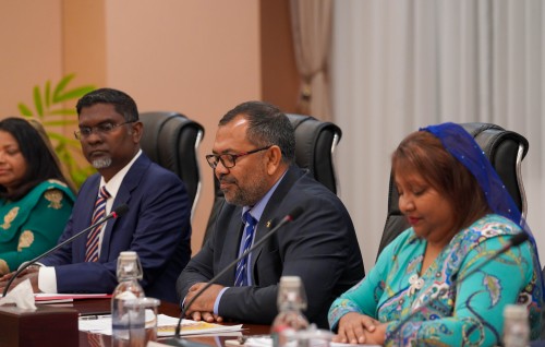 India aa eku minivan viyafaaree ge ehbasvumeh hedhumah hushahalhaifi