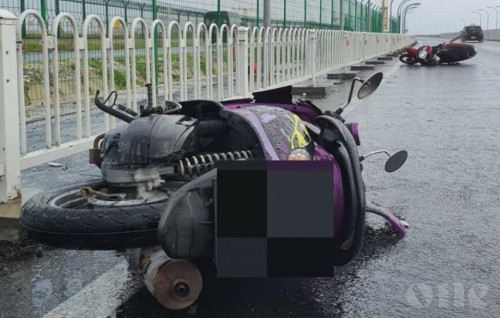 Collision on the bridge: Woman’s arm broken