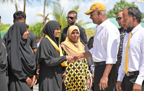 Tea with Ibu: anhenunah haahsa koggen hurihaa rashehgai eh vaguthehgai haveeru sayeh baahvanee