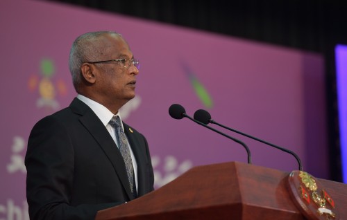 Vazeefaa ge fahathun dhuvumuge badhalugai visnanvee eejaadhee visnunthah tharahggee kuran: Raees